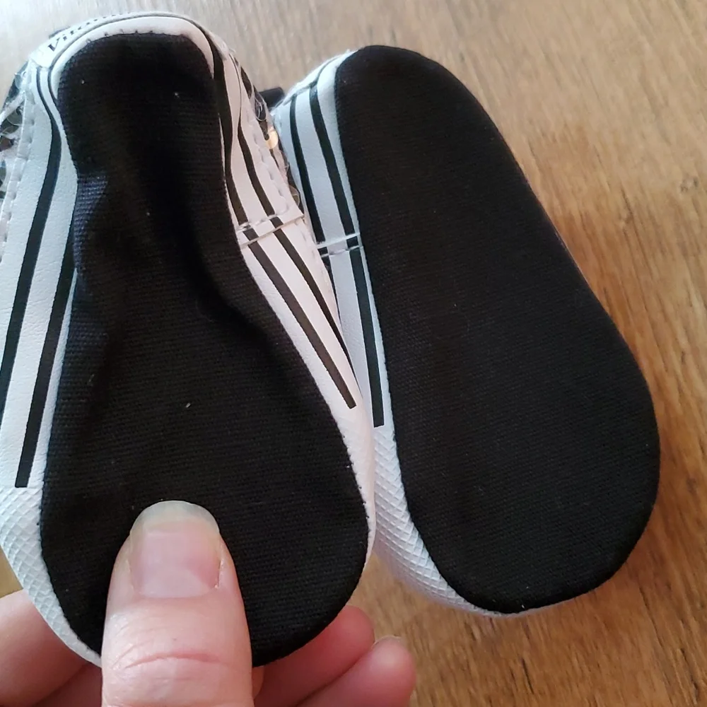 Vitamin Baby Hightops and Carters sandals-2 pair infant shoes‎ 3M